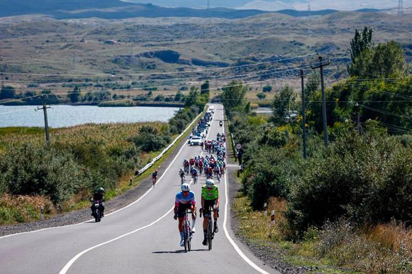 Участники первого этапа международной велогонки Tour of Armenia преодолевают участок Гавар - Мец Масрик (10 сентября 2026). Гегаркуник Участники первого этапа международной велогонки Tour of Armenia преодолевают участок Гавар - Мец Масрик (10 сентября 2026). Гегаркуник - Sputnik Армения
