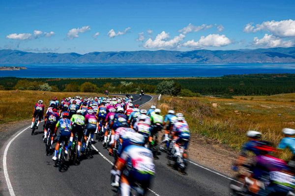 Участники первого этапа международной велогонки Tour of Armenia преодолевают участок Гавар - Мец Масрик (10 сентября 2026). Гегаркуник Участники первого этапа международной велогонки Tour of Armenia преодолевают участок Гавар - Мец Масрик (10 сентября 2026). Гегаркуник - Sputnik Армения