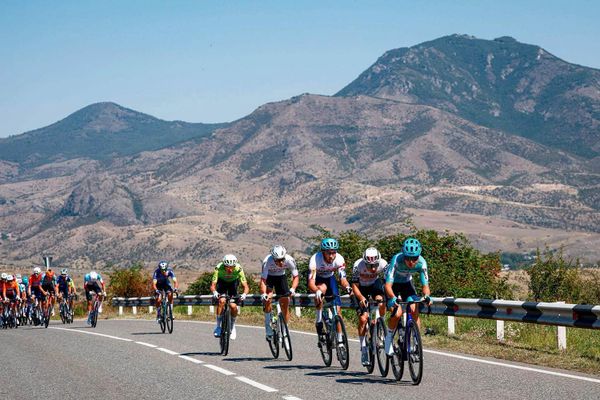 Участники третьего этапа международной велогонки Tour of Armenia преодолевают участок Мартуни - Дилижан (12 сентября 2026). Участники третьего этапа международной велогонки Tour of Armenia преодолевают участок Мартуни - Дилижан (12 сентября 2026). - Sputnik Армения