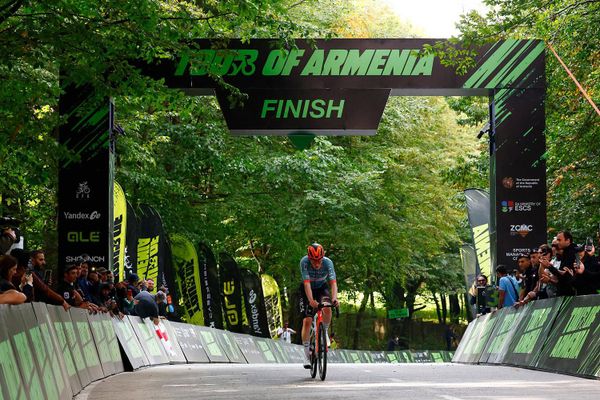 Участники третьего этапа международной велогонки Tour of Armenia преодолевают участок Мартуни - Дилижан (12 сентября 2026). Тавуш Участники третьего этапа международной велогонки Tour of Armenia преодолевают участок Мартуни - Дилижан (12 сентября 2026). Тавуш - Sputnik Армения