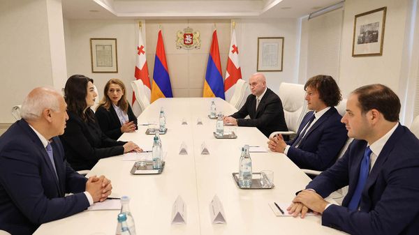 Премьер-министр Грузии Ираклий Кобахидзе принял министра внутренних дел Арпине Саркисян (14 сентября 2026). Тбилиси - Sputnik Армения
