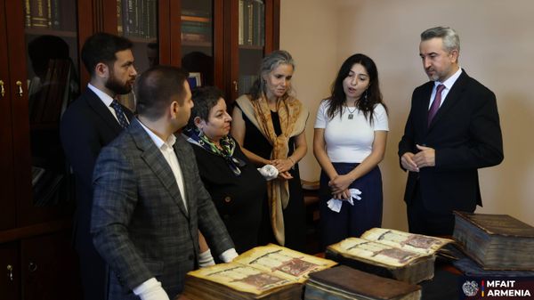 Հարավային Կովկասի և Վրաստանի ճգնաժամի հարցերով ԵՄ հատուկ ներկայացուցիչ Մագդալենա Գրոնոն այցելել է Մատենադարան - Sputnik Արմենիա