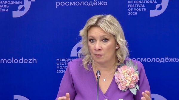 Мария Захарова во время выездного брифинга (15 сентября 2026). Екатеринбург - Sputnik Армения