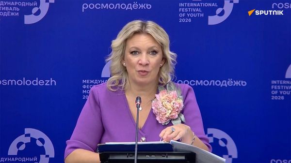 Мария Захарова во время выездного брифинга (15 сентября 2026). Екатеринбург - Sputnik Армения