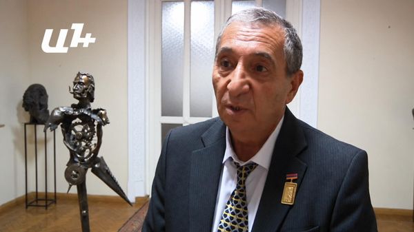 Скульптор Эдуард Шахикян во время своей выставки (23 сентября 2015 ). Еревaн - Sputnik Армения