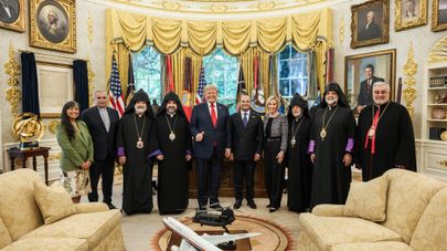Армянские духовные лидеры в США и посол Армении Нарек Мкртчян встретились с президентом Дональдом Трампом в Белом доме (16 сентября 2026). Вашингтон