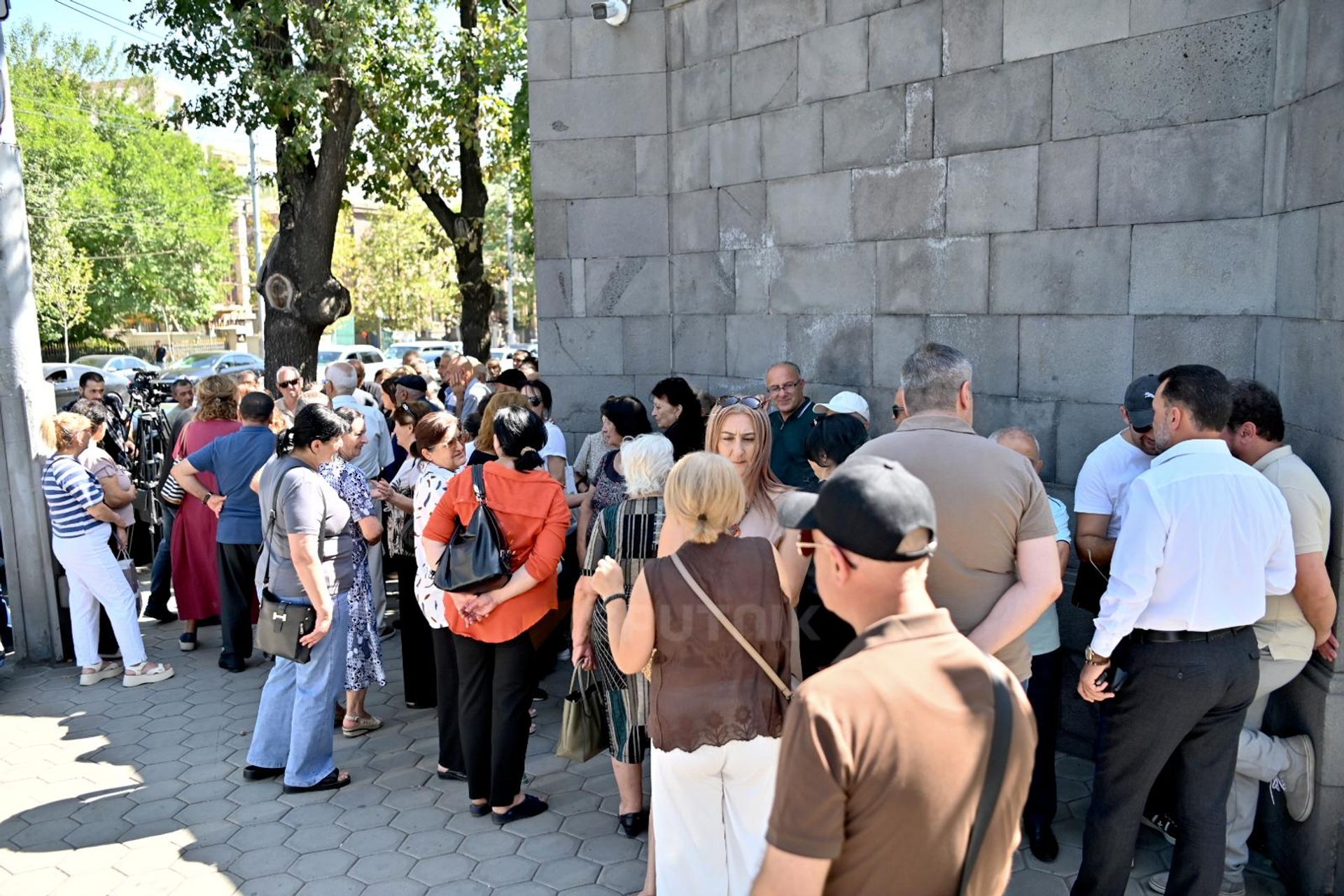Акция протеста перед Национальным Собранием по статусу переселенцев из НК (17 сентября 2026). Еревaн Акция протеста перед Национальным Собранием по статусу переселенцев из НК (17 сентября 2026). Еревaн - Sputnik Արմենիա, 1920, 17.09.2026