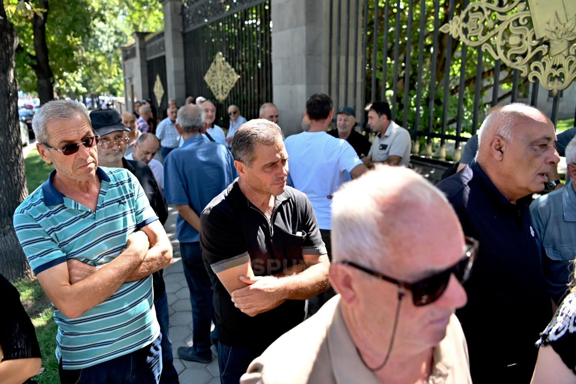 Акция протеста перед Национальным Собранием по статусу переселенцев из НК (17 сентября 2026). Еревaн - Sputnik Армения, 1920, 17.09.2026