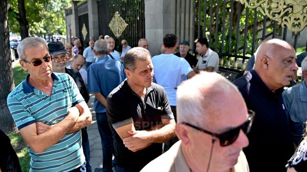 «Հայաստան» խմբակցության պատգամավորները հանդիպեցին բողոքի ակցիա իրականացնող արցախցիներին - Sputnik Արմենիա