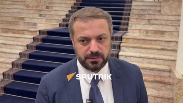Բենզինը Հայաստանում ինչ–որ չափով է թանկացել, իսկ աշխարհում` կտրուկ, վստահեցնում է Գևորգ Պապոյանը։ - Sputnik Արմենիա