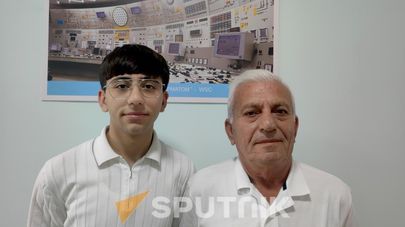 Сотрудник Армянской АЭС Юрик Сарибекян и его внук Юрий Сарибекян