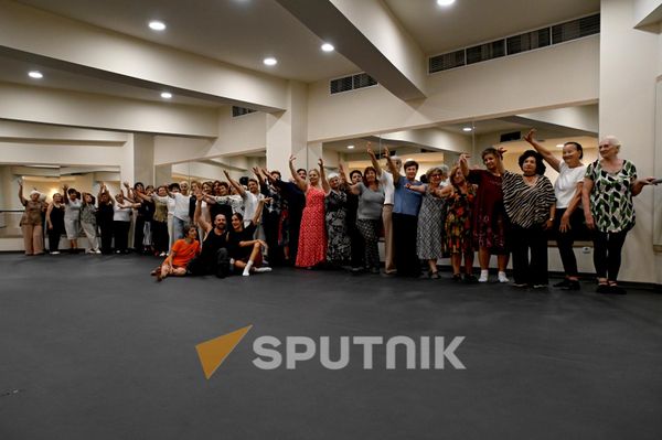 «Ալցհայմերի խնամք Հայաստան» ՀԿ-ի «Առողջ երկարակեցություն» ծրագրի շահառուները «Արամ Խաչատրյան» համերգասրահի փորձասենյակում - Sputnik Արմենիա