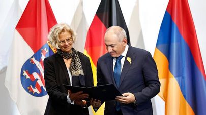 Церемония вручения Гессенской премии мира премьер-министру Николу Пашиняну состоялась в Висбадене в Ландтаге (парламенте) Гессена (18 сентября 2026). Германия