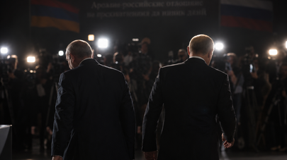 Сгенерированное ИИ изображение: Развод по-союзнически: Хроника "заморозки" отношений Москвы и Еревана