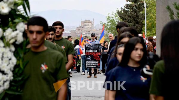 Участники шествия скорби под названием День памяти в память о павших героях (19 сентября 2026). Еревaн - Sputnik Արմենիա