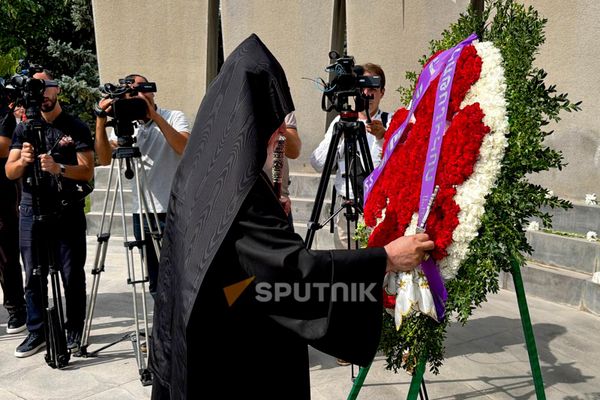 Ամենայն հայոց կաթողիկոսը Եռաբլուրում - Sputnik Արմենիա