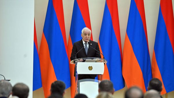 Անկախության տոնի առթիվ Հանրապետության նախագահի նստավայրում տեղի է ունեցել պարգևատրման հանդիսավոր արարողություն
 - Sputnik Արմենիա