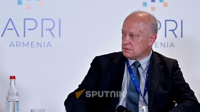 Бывший генеральный директор Российского совета по международным делам (РСМД) Андрей Кортунов на "АПРИ форуме 2026", проходящем под девизом "Очерчивая архитектуру изменений" (23 сентября 2026). Еревaн