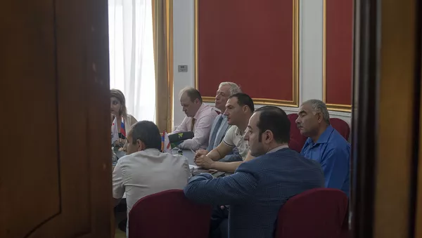 Круглый стол с участием армянских и российских журналистов в Ереване Круглый стол с участием армянских и российских журналистов в Ереване - Sputnik Армения