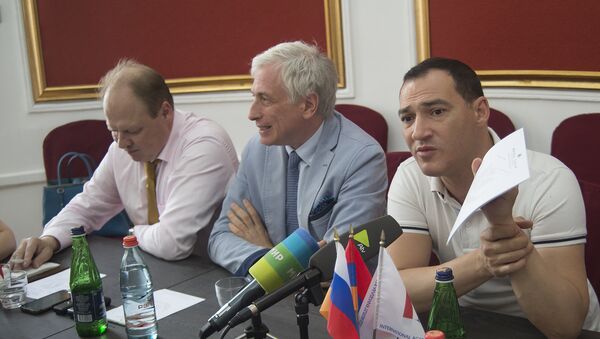Круглый стол с участием армянских и российских журналистов в Ереване - Sputnik Армения