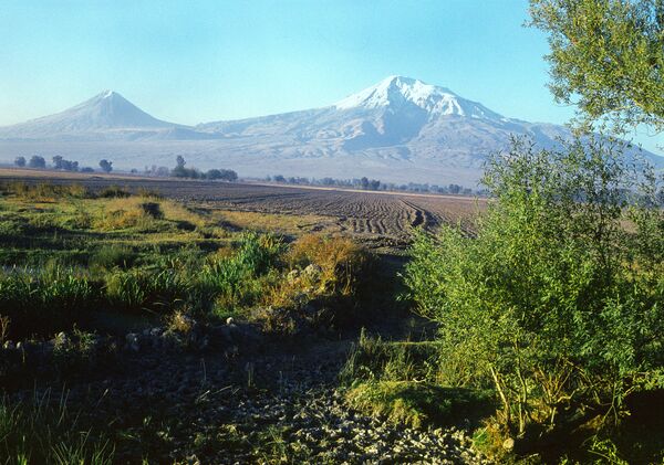 Долина с Солью Земли и число 13: откуда взялся топоним Ереван - Sputnik Армения