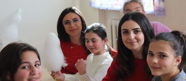 Работники Посольства России в Армении посетили детский дом в Гаваре Работники Посольства России в Армении посетили детский дом в Гаваре - Sputnik Армения