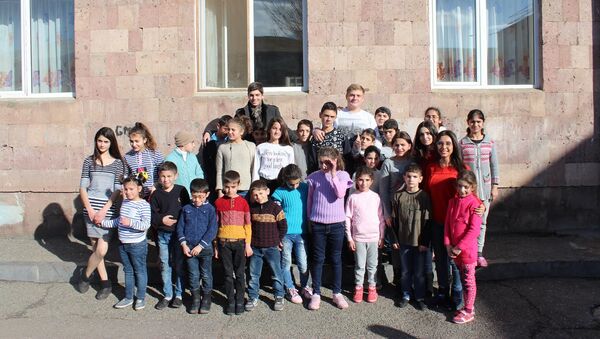 Работники Посольства России в Армении посетили детский дом в Гаваре - Sputnik Արմենիա