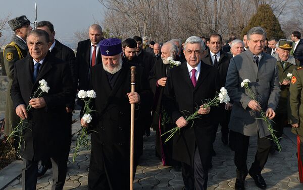 Президент Серж Саргсян посетил пантеон Ераблур - Sputnik Армения