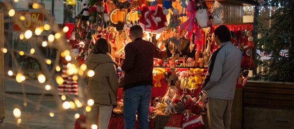 Последняя ночь 2017 года. Новогодняя ярмарка на Северном проспекте - Sputnik Армения