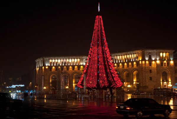 Последняя ночь 2017 года. Главная елка Армении. - Sputnik Армения