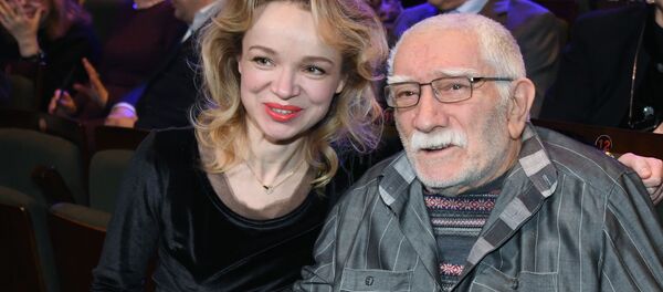 Армен Джигарханян с супругой Виталиной Цымбалюк-Романовской - Sputnik Армения