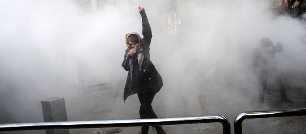 Участница демонстраций в Тегеране (30 декабря 2017). Иран Участница демонстраций в Тегеране (30 декабря 2017). Иран - Sputnik Армения