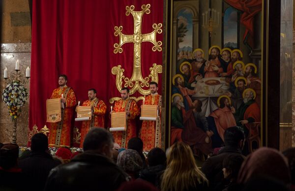 Առաքելական եկեղեցիներում մատուցվում է Սուրբծննդյան ճրագալույցի պատարագ Առաքելական եկեղեցիներում մատուցվում է Սուրբծննդյան ճրագալույցի պատարագ - Sputnik Արմենիա