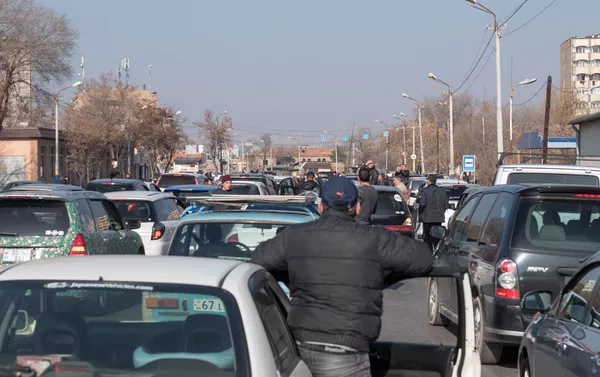 Автопробег против запрета на праворульные автомобили в Армении Автопробег против запрета на праворульные автомобили в Армении - Sputnik Армения