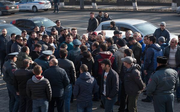 Автопробег против запрета на праворульные автомобили в Армении - Sputnik Армения