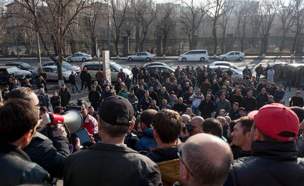 Автопробег против запрета на праворульные автомобили в Армении Автопробег против запрета на праворульные автомобили в Армении - Sputnik Армения