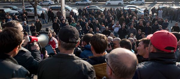 Автопробег против запрета на праворульные автомобили в Армении - Sputnik Армения