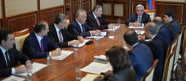 Серж Саргсян провел совещание по теме подорожания некоторых потребительских товаров Серж Саргсян провел совещание по теме подорожания некоторых потребительских товаров - Sputnik Արմենիա