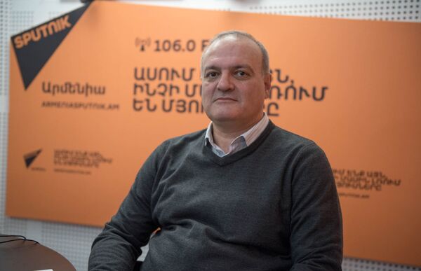 Политтехнолог Виген Акопян - Sputnik Армения