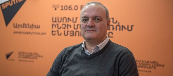 Политтехнолог Виген Акопян - Sputnik Армения