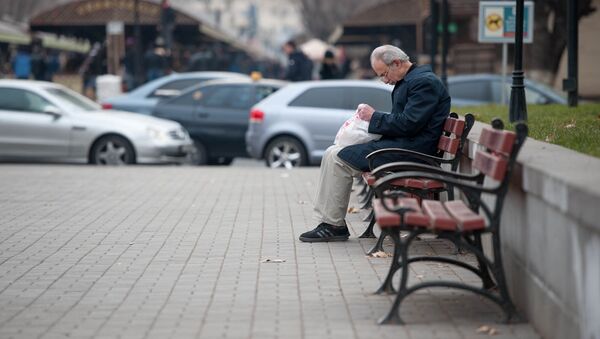 Пожилой гражданин на скамейке - Sputnik Արմենիա