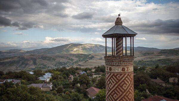 Минарет мечети, пострадавшей в ходе войны, в городе Шуши, Нагорный Карабах. - Sputnik Армения