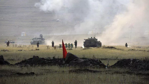 Российские военнослужащие на тренировке уничтожили условные НВФ в Армении - Sputnik Армения