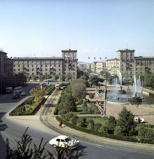 Ереванский колорит, или Как в районе Ерорд мас переплелись искусство и криминал Ереванский колорит, или Как в районе Ерорд мас переплелись искусство и криминал - Sputnik Армения