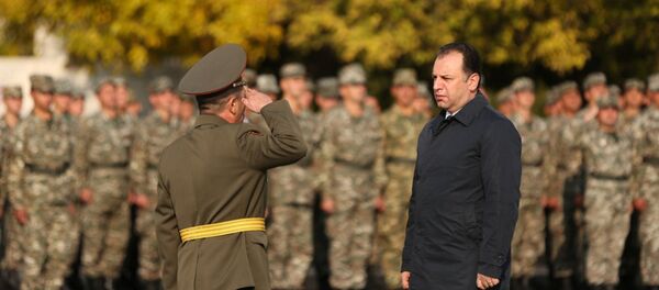 Министр Обороны РА Виген Саркисян на 25-летии Ракетных войск и артилерии РА Министр Обороны РА Виген Саркисян на 25-летии Ракетных войск и артилерии РА - Sputnik Արմենիա