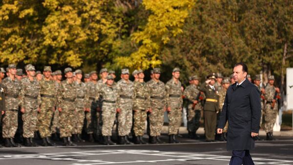Министр Обороны РА Виген Саркисян на 25-летии Ракетных войск и артилерии РА - Sputnik Армения