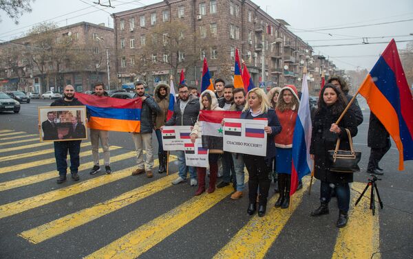 Акция благодарности перед посольством России в Армении - Sputnik Армения