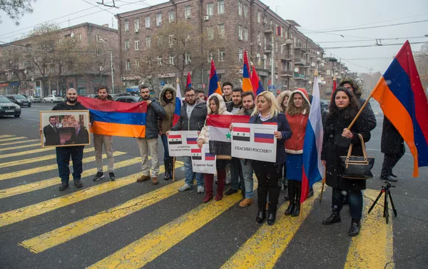 Акция благодарности перед посольством России в Армении Акция благодарности перед посольством России в Армении - Sputnik Армения