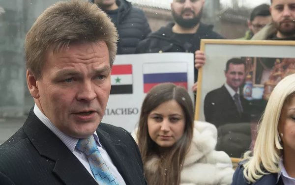 Акция благодарности перед посольством России в Армении Акция благодарности перед посольством России в Армении - Sputnik Армения