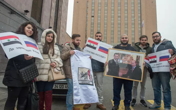 Акция благодарности перед посольством России в Армении Акция благодарности перед посольством России в Армении - Sputnik Армения